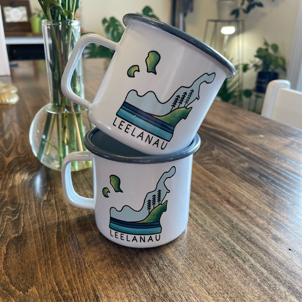 Ontrail Leelanau enamel mug pair.